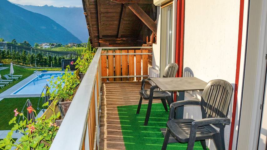 Hel lejlighed, Apartment 'Residence Sonnegg  5' with Mountain View, Shared Pool and Wi-Fi in Völlan, Lana