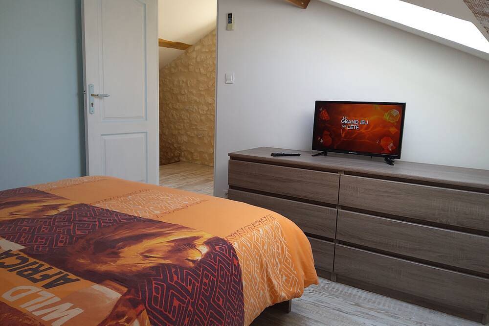 Between river and town center - air-conditioned - 2 Wcs - enclosed courtyard in Cognac, Charente