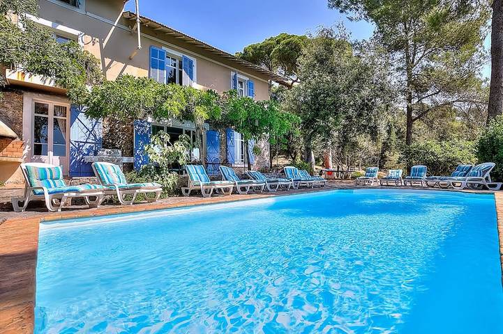 Maison de vacances pour 16 personnes, avec jardin et jacuzzi, animaux acceptés à La Roquette-sur-Siagne