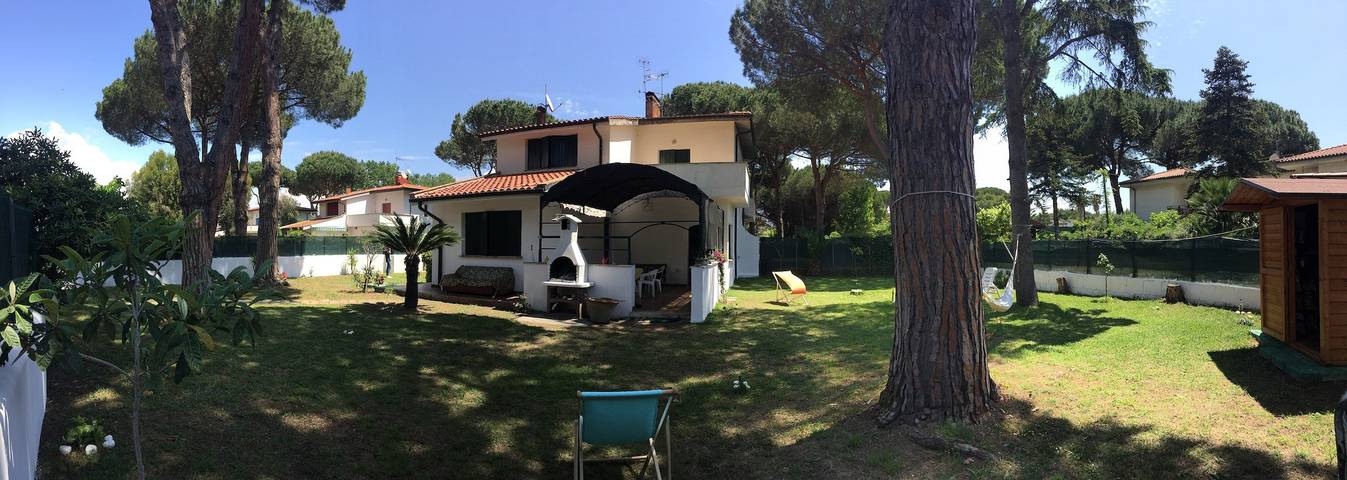 Villa 'Gioia – Strandnah' mit Terrasse, Garten, Balkon und Parkplatz in Spiagga Salto di Fondi, Fondi