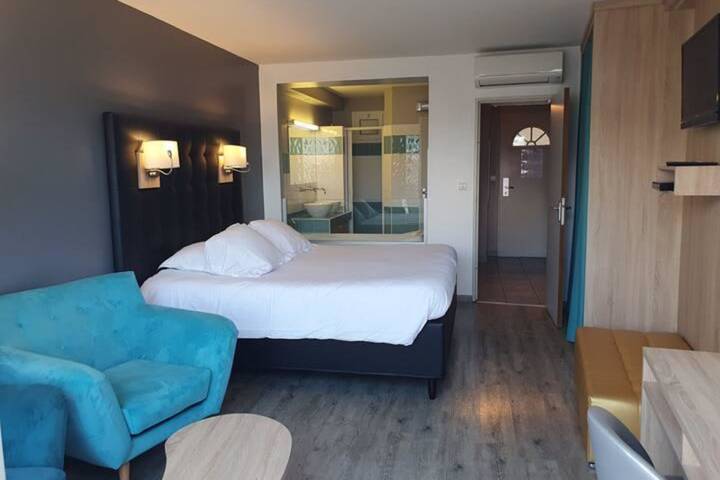 Gîte pour 2 personnes, avec jacuzzi et terrasse ainsi que piscine et jardin dans Cap d'Agde naturiste - 3