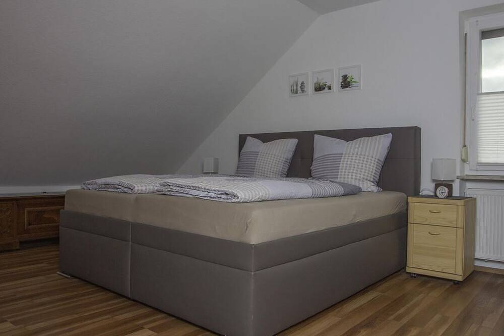 Ganze Wohnung, Ferienwohnung Grauschiefer - Weinstube Ferienwohnungen Johann Benzschawel in Irsch, Landkreis Trier-Saarburg