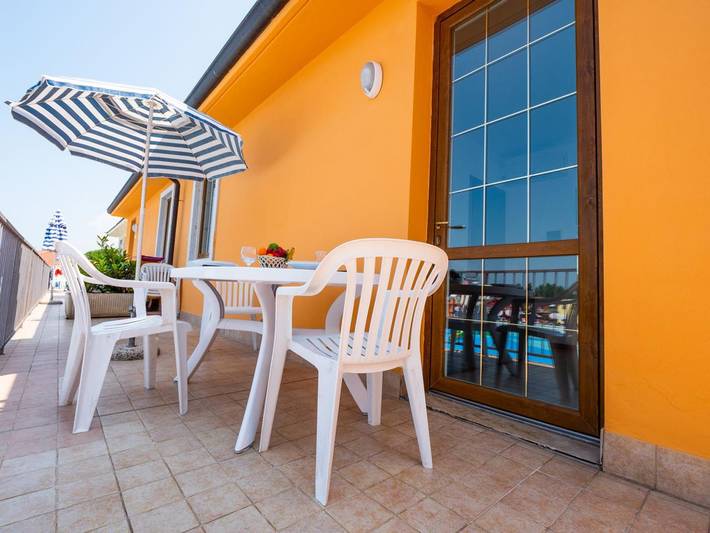 Ferienwohnung für 6 Personen, mit Balkon und Pool in Castelnuovo del Garda - 4