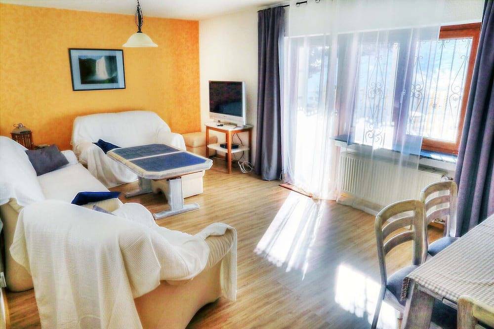 Ganze Wohnung, Ferienwohnung in idyllisch gelegener Waldrandlage mit eigener Terasse in Wald-Michelbach, Bergstraße