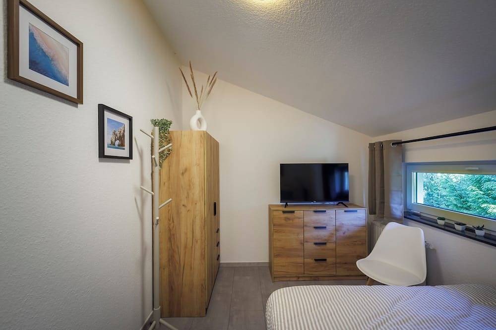 Ganze Wohnung, Modernes City Apartment Juna mit Balkon, Küche & Top-Ausstattung in Lübbecke in Lübbecke, Wiehengebirge