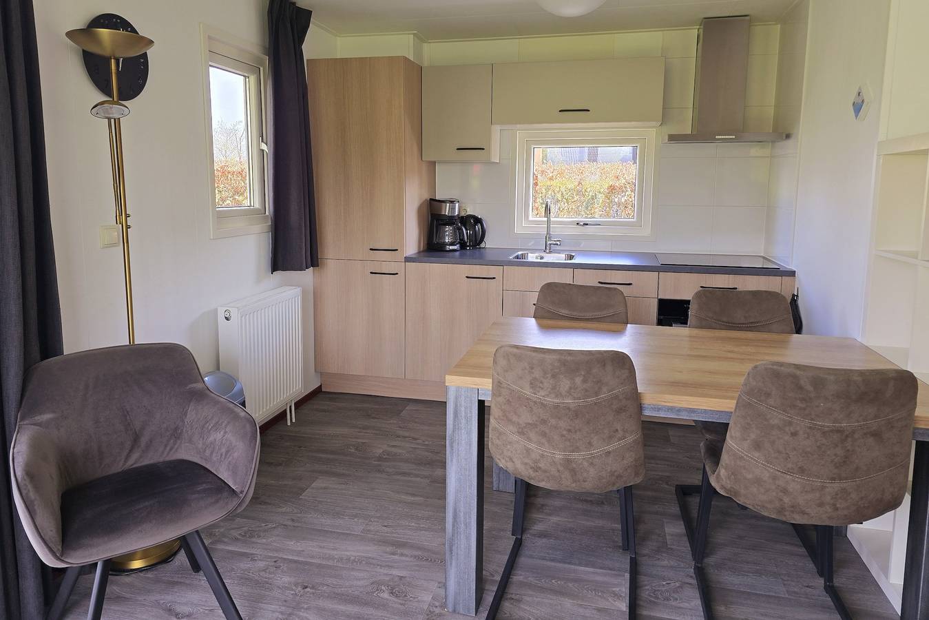 Bungalowpark Mooyeveld — Dune Chalets 66 für 4 Personen mit Veranda in Egmond-Binnen, Niederländische Nordsee