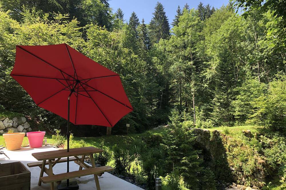 Apartamento entero, Apartamento-Moderno-Baño privado externo-Vista al rio-Jorasse in Sallanches, Pays du Mont-Blanc