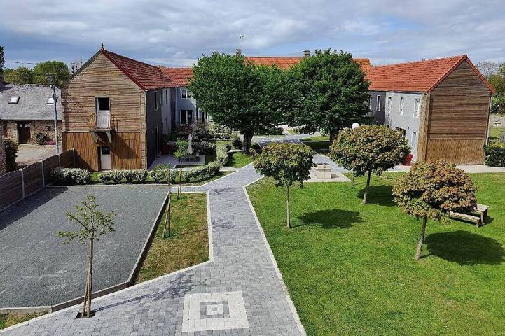 Comfortable individual lodgings in a natural setting. in Gouville-sur-Mer, Coutances und Umgebung