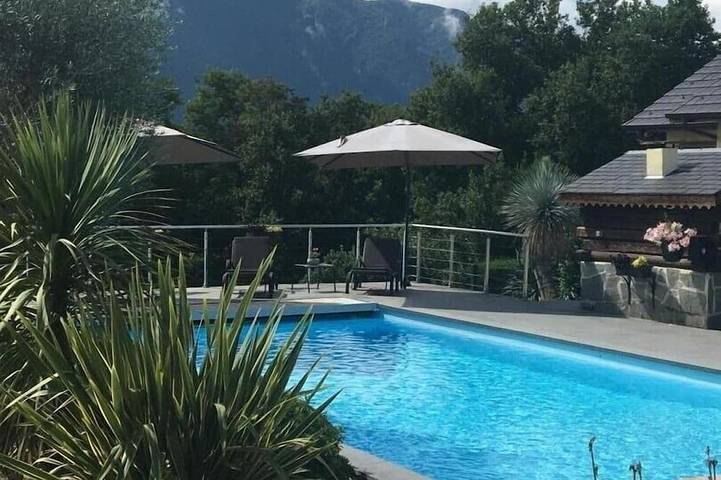 Location de vacances pour 4 personnes, avec jardin ainsi que terrasse et piscine dans Lac du Bourget
