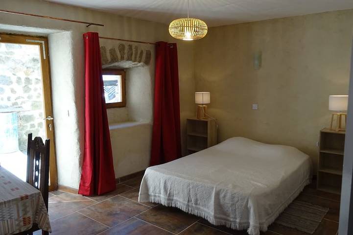 Location de vacances pour 10 personnes, avec jardin et balcon à Gluiras - 2