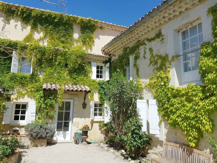 Location de vacances pour 11 personnes, avec vue ainsi que jardin et piscine à Séguret - 4