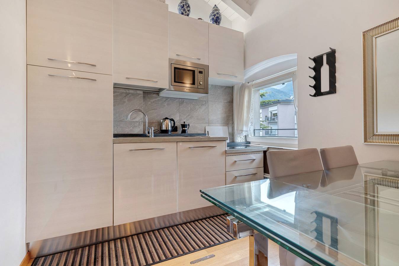 Entire apartment, Apartment 'White Residence' with Mountain View, Wi-Fi and Air Conditioning in Riva del Garda, Garda Mountains