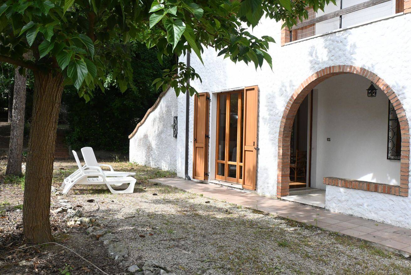 Appartamento intero, N323 – Numana, trilocale con giardino e posto auto vicino al mare  in Numana, Riviera del Conero