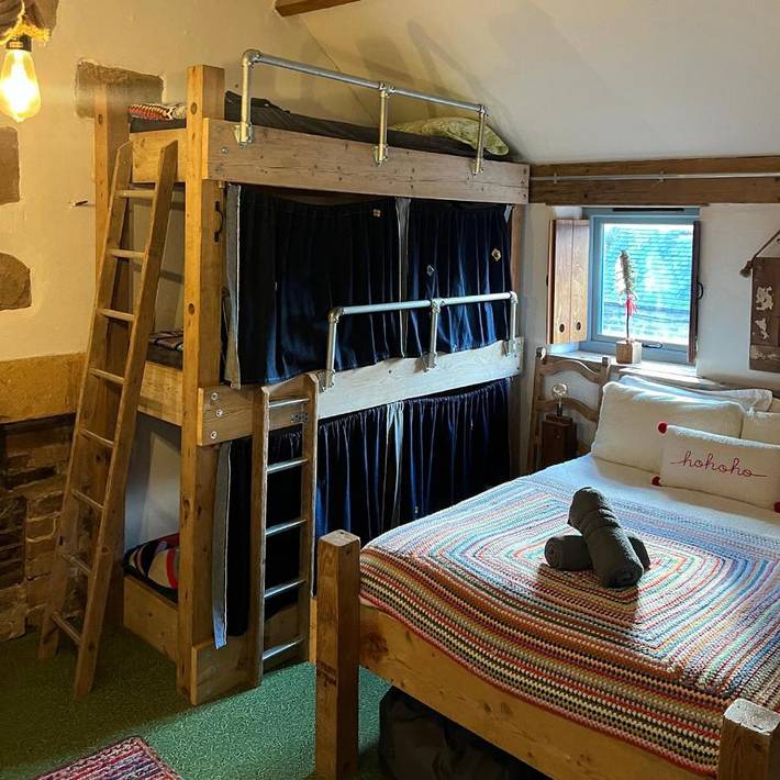 Glamping for 6 people, with View in Derbyshire Dales