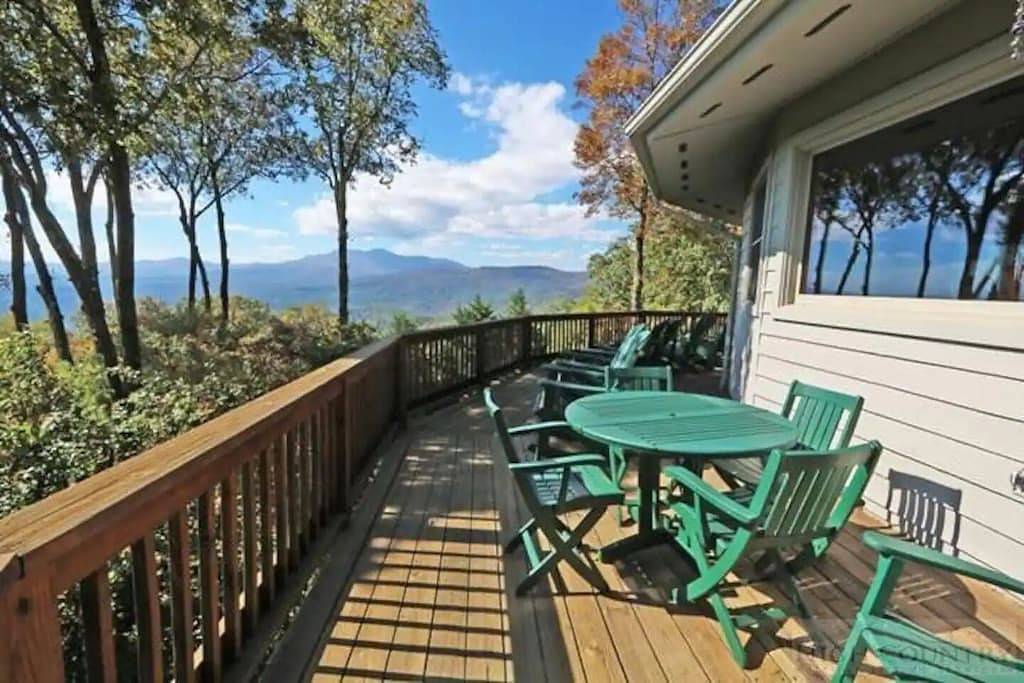 The Big Round Cabin - Blowing Rock, Hot tub, Secluded acreage, fabulous views in Blue Ridge Parkway, Caldwell County