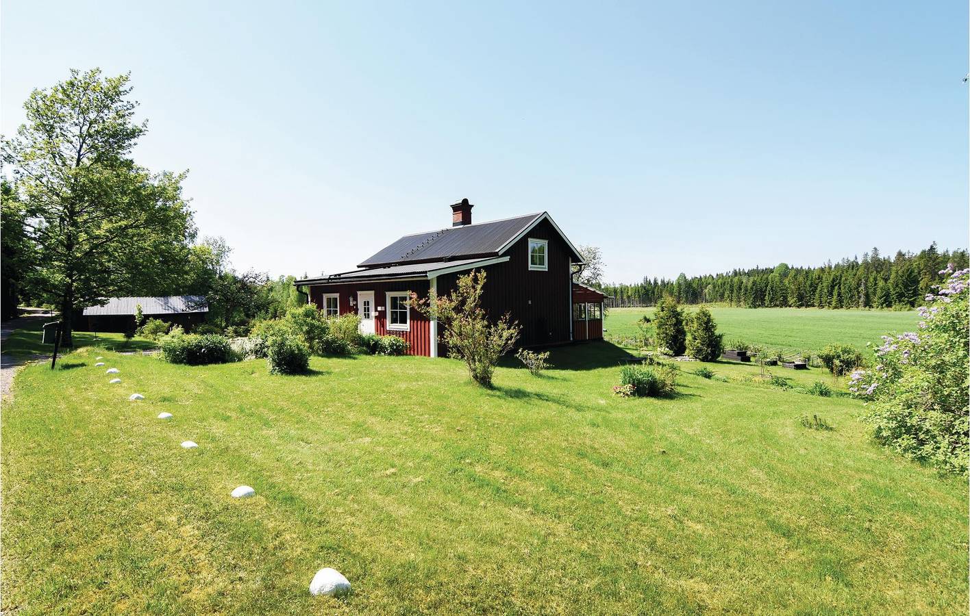 Hus för 7 Personer med trädgård in Värmland