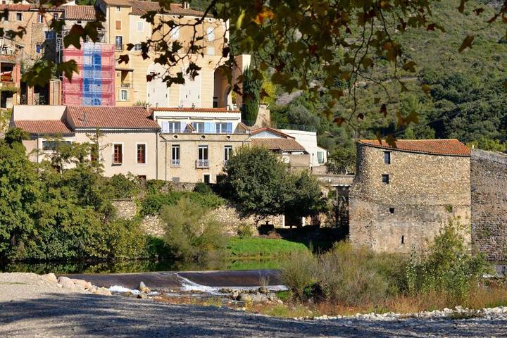 Location de vacances pour 18 personnes, avec sauna et vue ainsi que piscine et terrasse, animaux acceptés à Roquebrun - 2