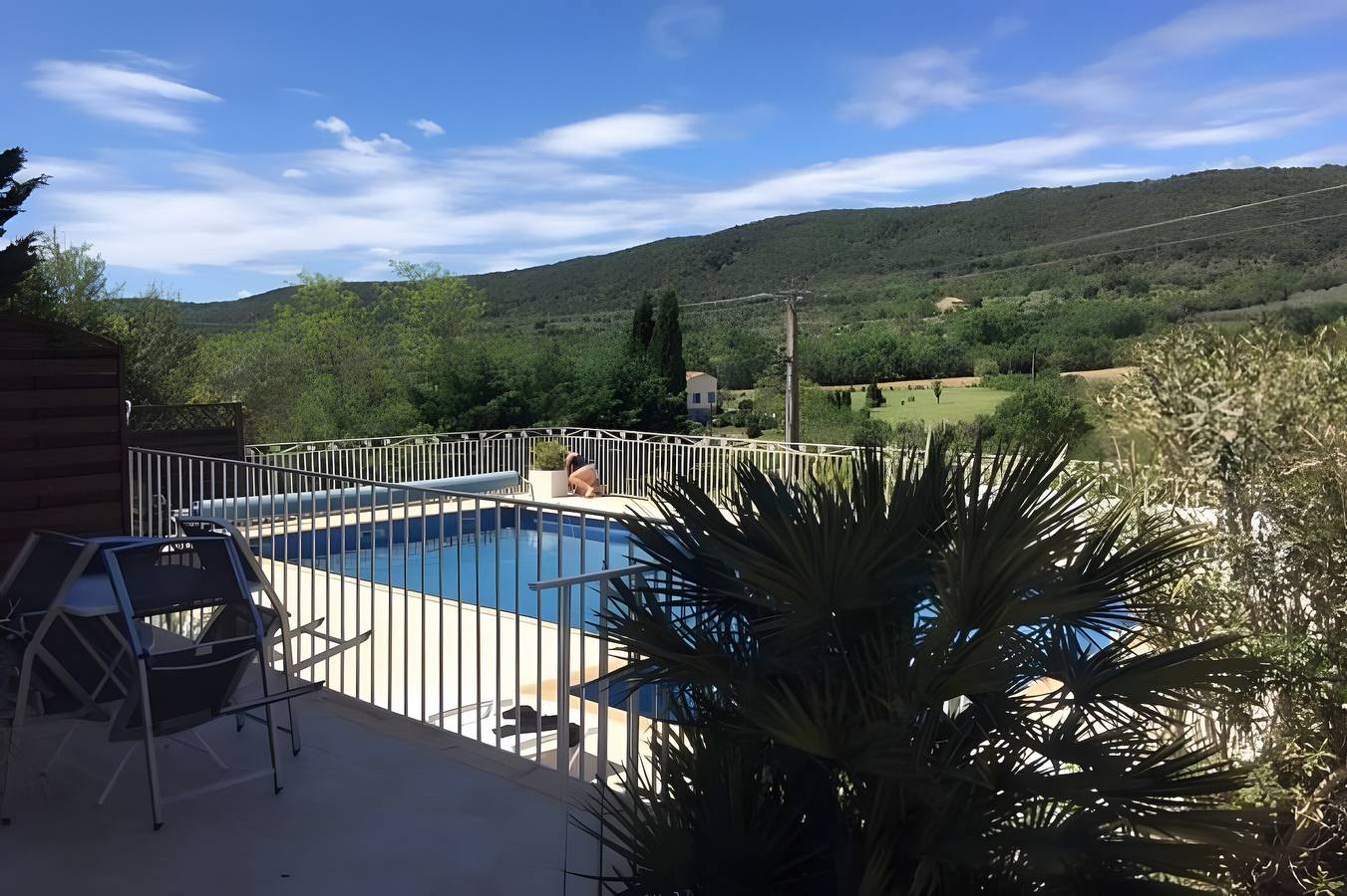 Ganze Wohnung, Schönes Anwesen im Süden der Ardèche mit großem Pool, Grill und Spielen in Lagorce, Ardèche