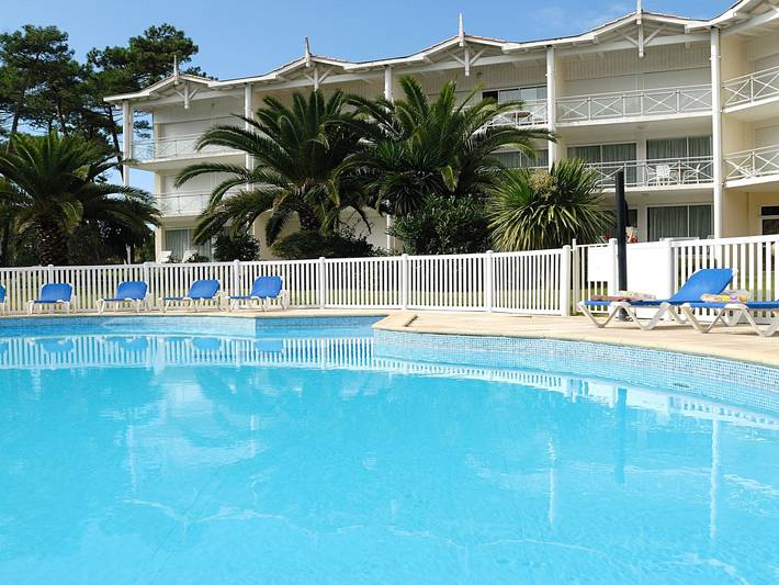 Appartement de vacances pour 6 personnes, avec piscine et jardin, adapté aux familles