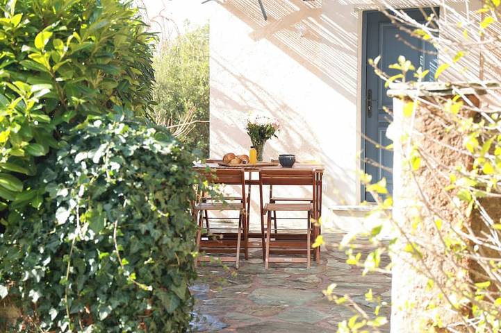 Location de vacances pour 4 personnes, avec terrasse et jardin à Nonza