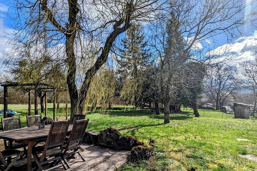 Gîte familial avec jardin et parking à Héricourt, proche de Belfort in Héricourt (Haute-Saône), Haute-Saône