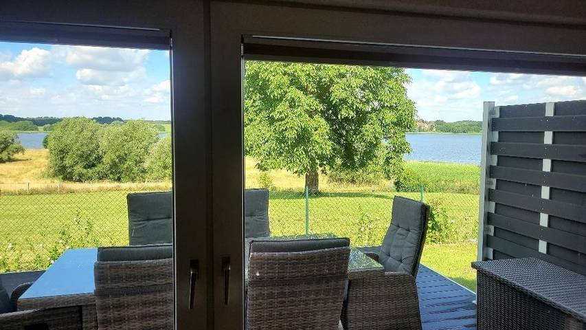 Ferienhaus für 4 Personen, mit Terrasse und Garten sowie Seeblick in Zehna