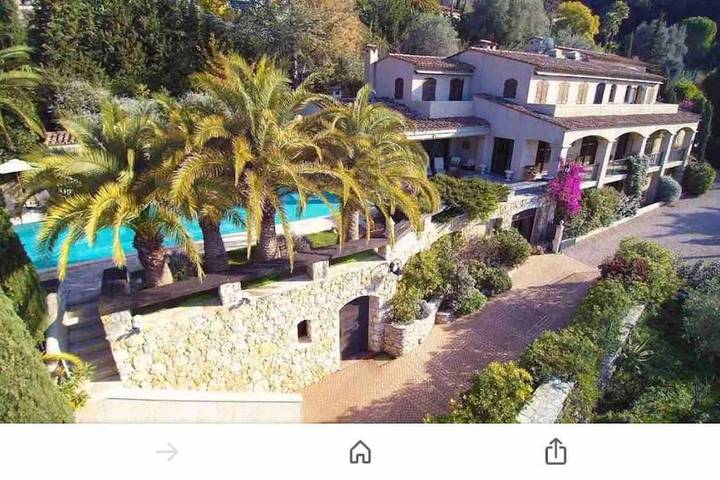 Villa pour 25 personnes, avec jardin ainsi que vue et piscine, animaux acceptés à Nice
