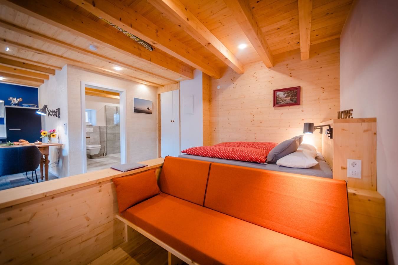 Ganze Wohnung, Ferienwohnung 'Biwak' mit privater Terrasse, Gemeinschaftsgarten und Wi-Fi in Inzigkofen, Region Bodensee-Oberschwaben