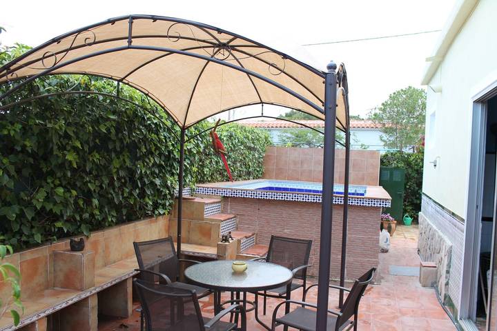 Ferienhaus für 8 Personen, mit Pool in Oliva