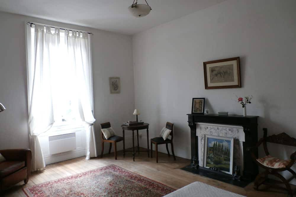 Appartement entier, Appartement à Gray, Nr. Dijon, Bourgogne, France in Gray, Haute-Saône