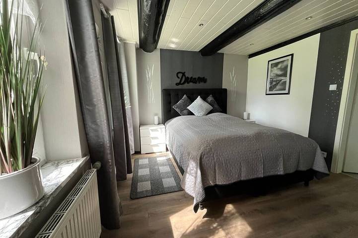 Ferienhaus für 9 Personen, mit Garten und Sauna sowie Terrasse in Leer und Umgebung - 3