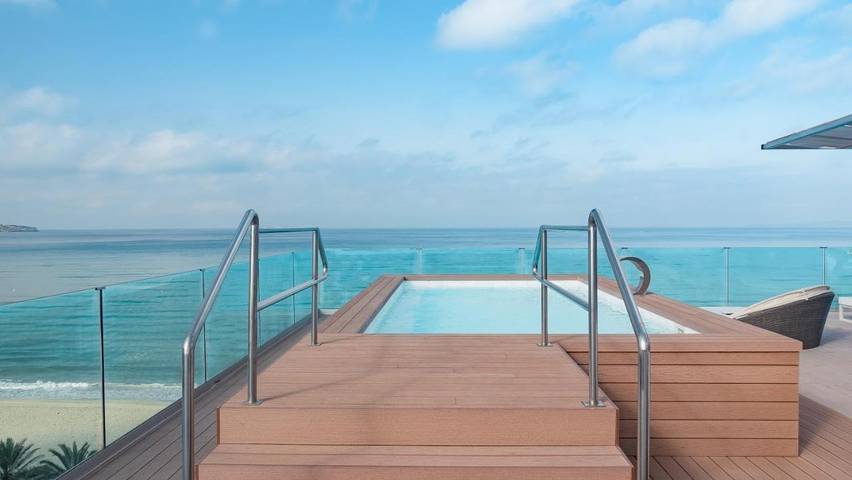 Hotel für 2 Personen, mit Balkon und Whirlpool sowie Terrasse und Pool