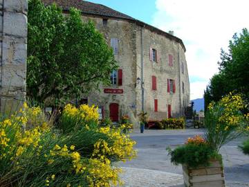 Cottage pour 2 personnes, avec terrasse et vue à Rosans