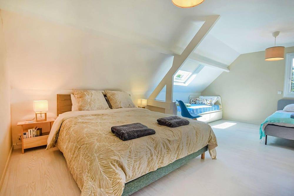 Gorgeous home in Saint-Germain-sur-Ay with Wifi in Saint-Germain-sur-Ay, Région de Coutances