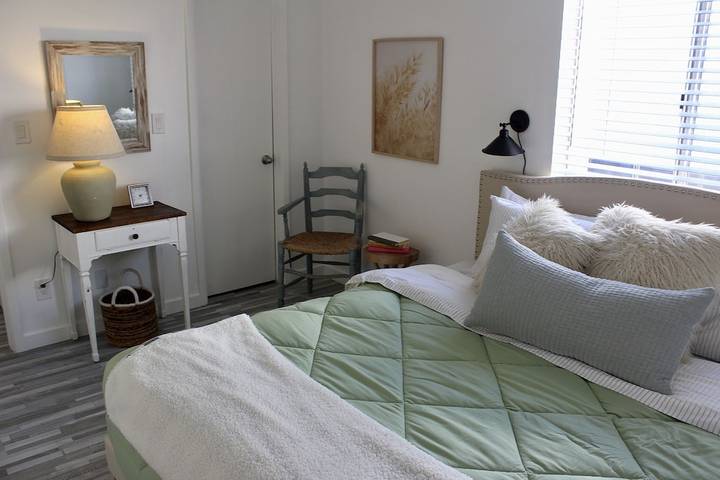 Apartment for 4 people, with hot tub and pool as well as yard and terrace in Tempe