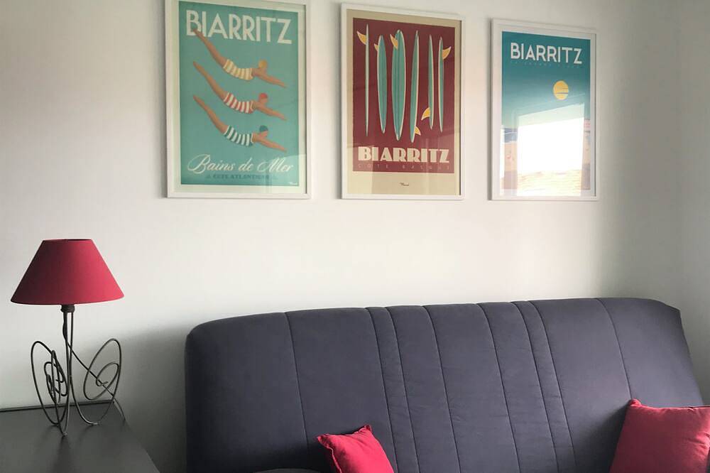 Entire apartment, Acotz, near Guéthary: Magnificent studio with ocean view and beach on foot. in Saint-Jean-de-Luz, Bayonne region