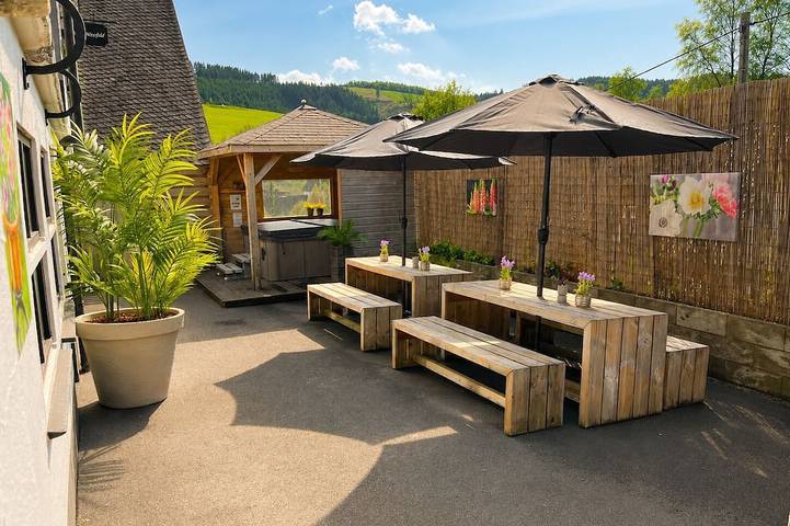 Holiday home for 14 people, with balcony and hot tub - 1