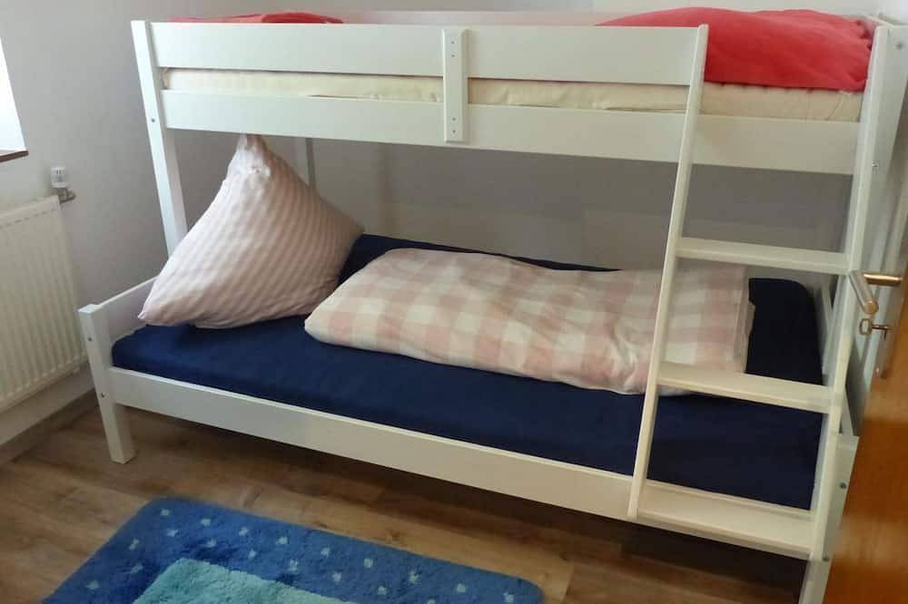 Ganze Wohnung, Eifel-Hügelhaus Plütscheid - 5-Bett-Ferienwohnung  Dusche/Wc, 3 Schlafräume in Plütscheid, Eifelkreis Bitburg-Prüm