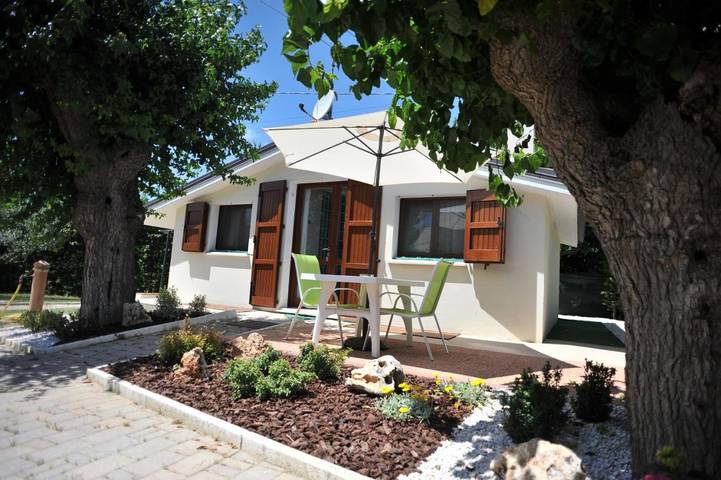 Gîte pour 4 personnes, avec piscine et jardin, animaux acceptés à Tavullia