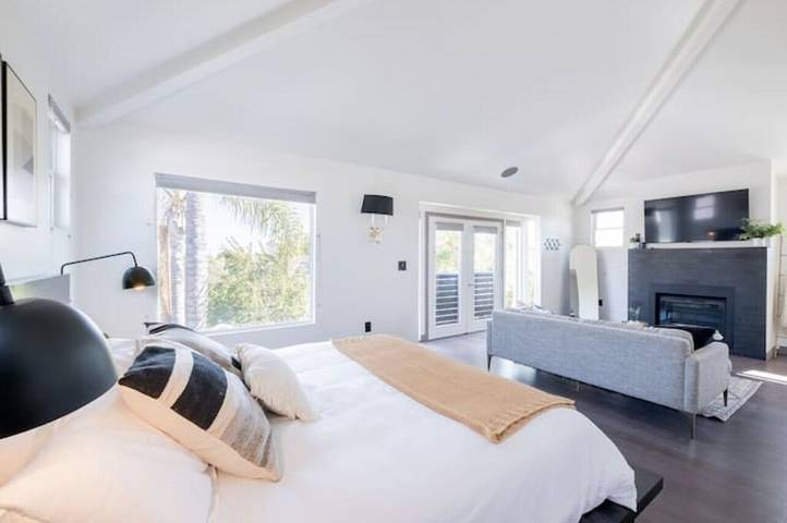 Vacation rental for 8 people, with yard and pool as well as hot tub and balcony in Westwood