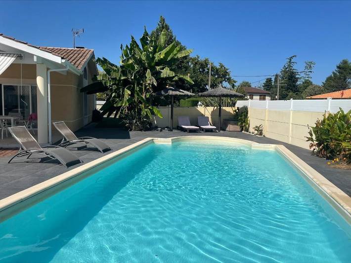 Gîte pour 4 personnes, avec jardin et piscine à Cantenac - 2