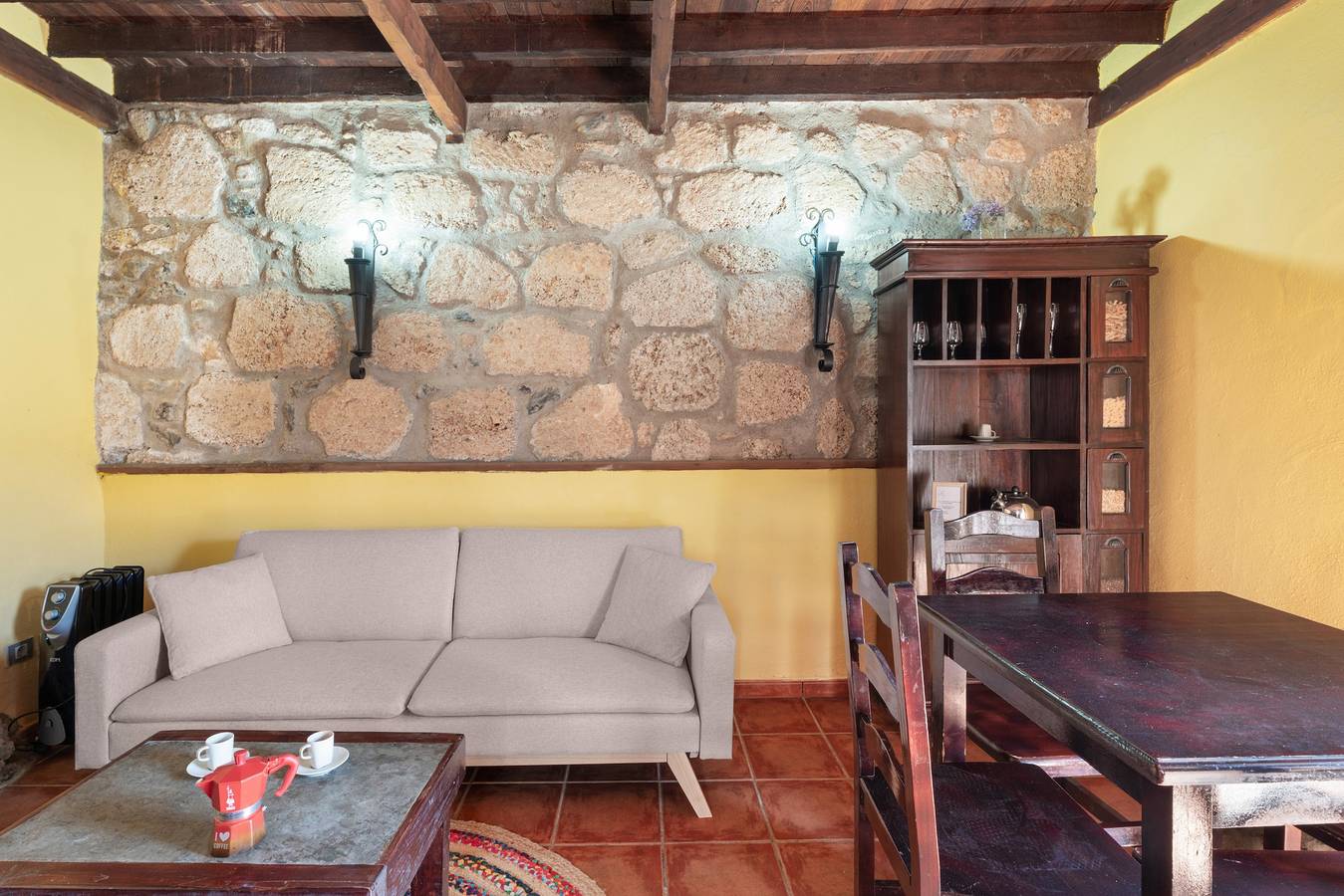 Entire apartment, Vacation Apartment 'Tosca' with Sea View, Shared Pool and Wi-Fi in Granadilla de Abona, South Tenerife
