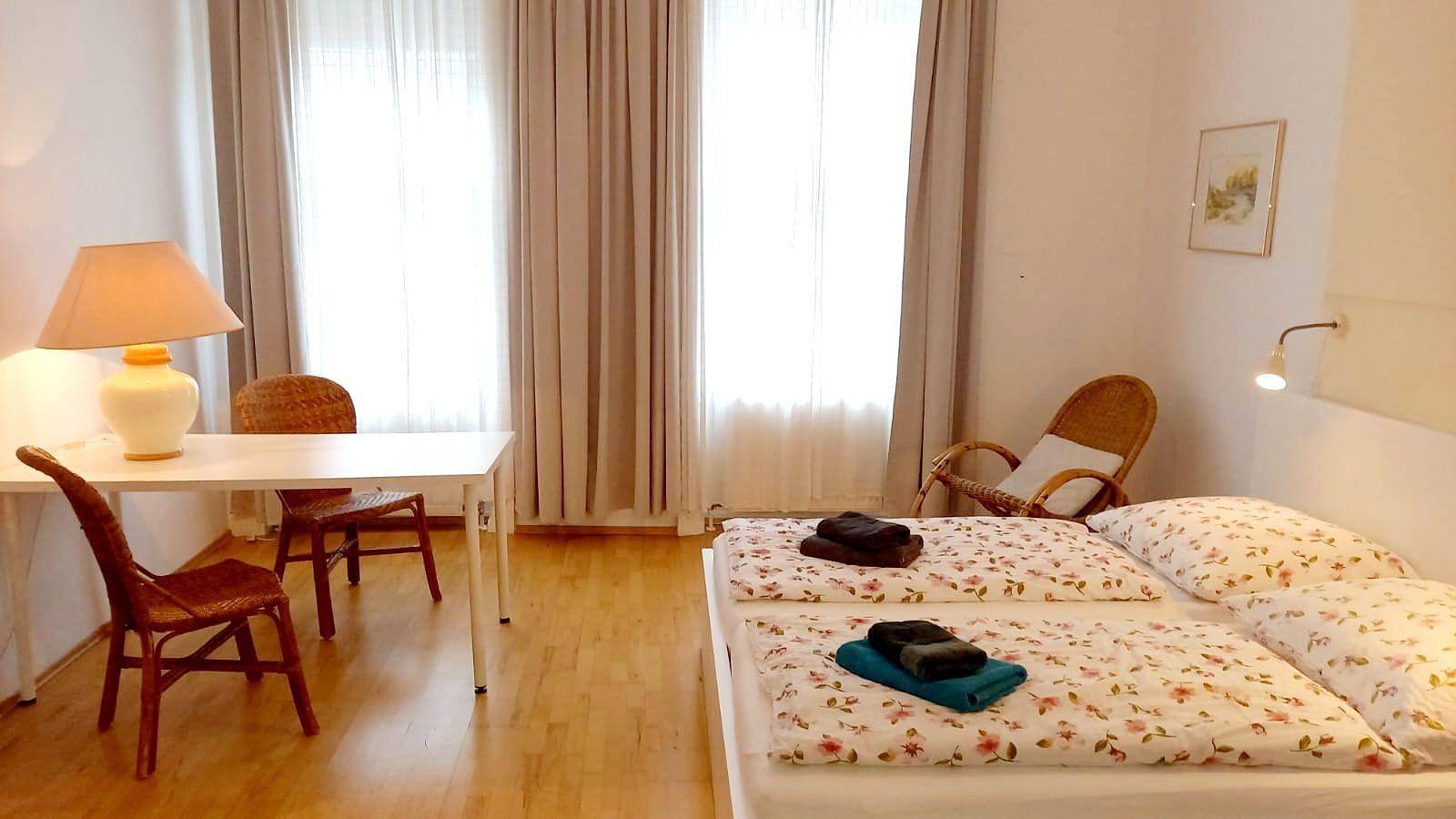 Ganze Ferienwohnung, 81m2 optimal f Miete bis max. 6 Mon. direkt bei U6 in Wien, Wienerwald