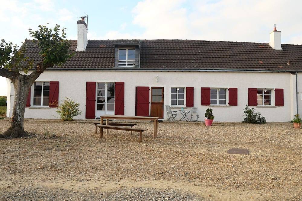 Maison de vacances indépendante avec jardin, Bbq, ping-pong et petite piscine, adaptée pour enfants in Ruillé-sur-Loir, Vallée de la Loire