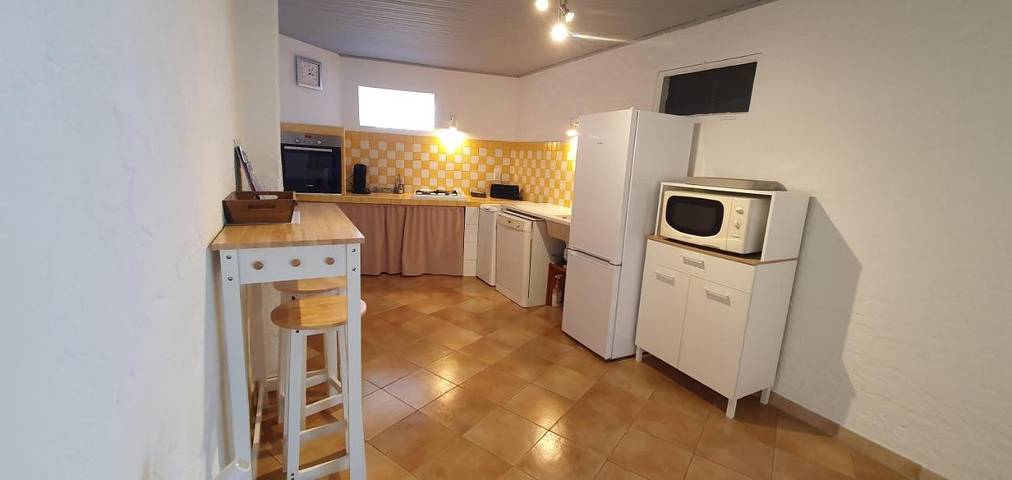 Gîte pour 5 personnes, avec terrasse et piscine, animaux acceptés à Puyméras - 3