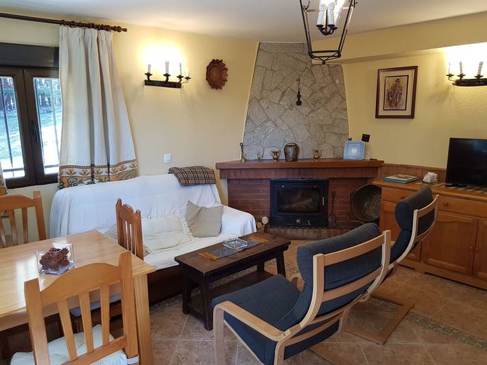 Apartamento para 4 personas, con Balcón y Terraza además de Jardín y Vistas en Navarredonda de Gredos