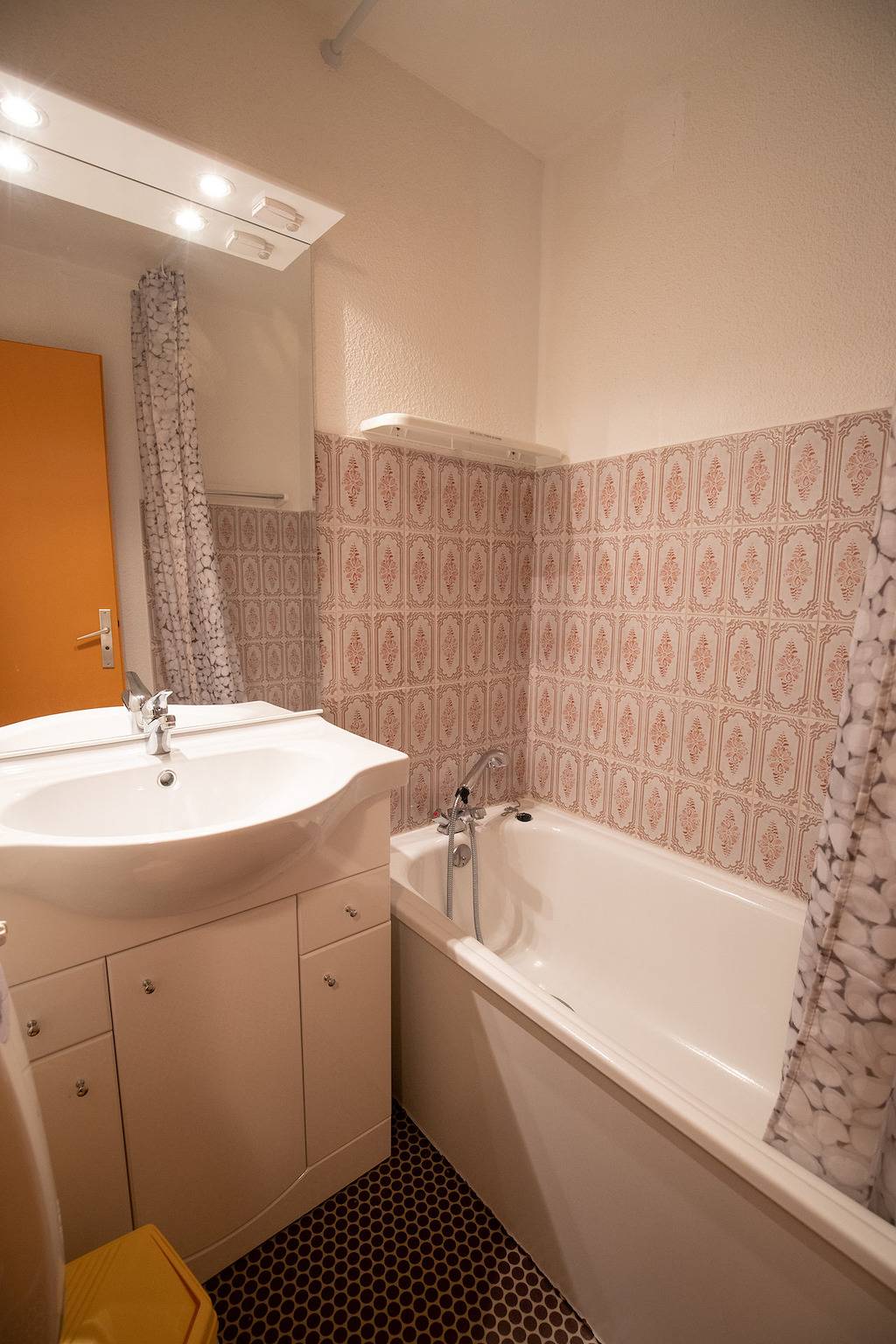 Geheel vakantieappartement, Flat in the heart of the village and at the foot of the slopes in La Norma, Villarodin-Bourget