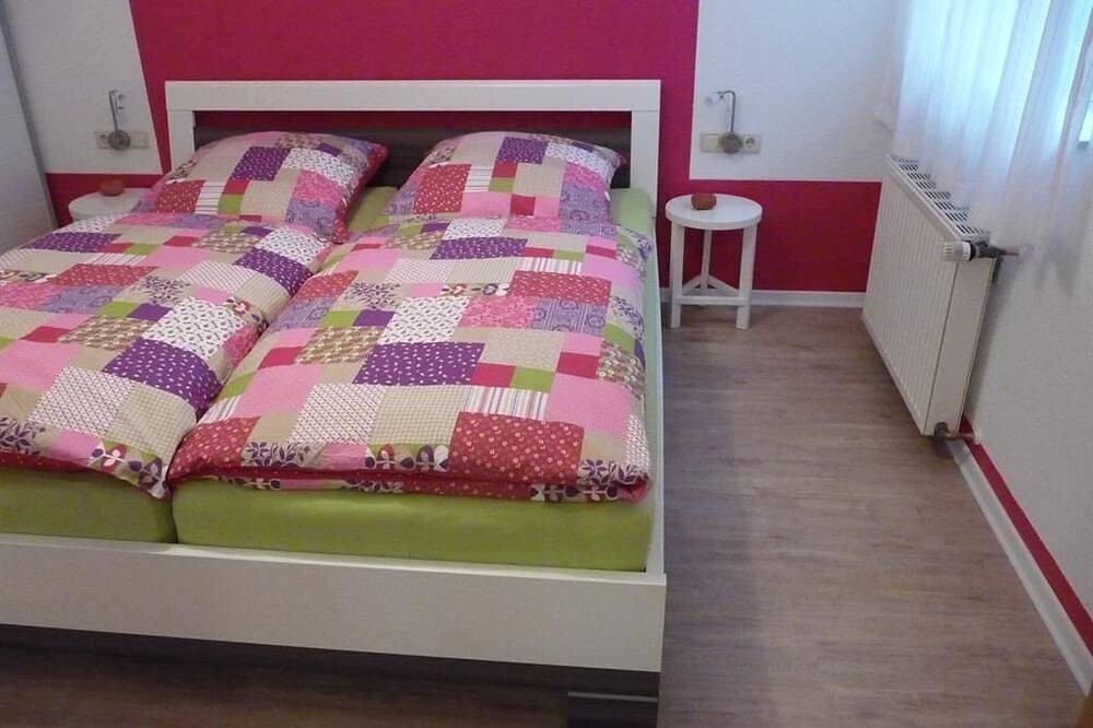 Ganze Wohnung, 2-Bett-Ferienwohnung Erdgeschoss, Terrasse - Ferienwohnung Schnegger in Dreis-Brück, Vulkaneifel