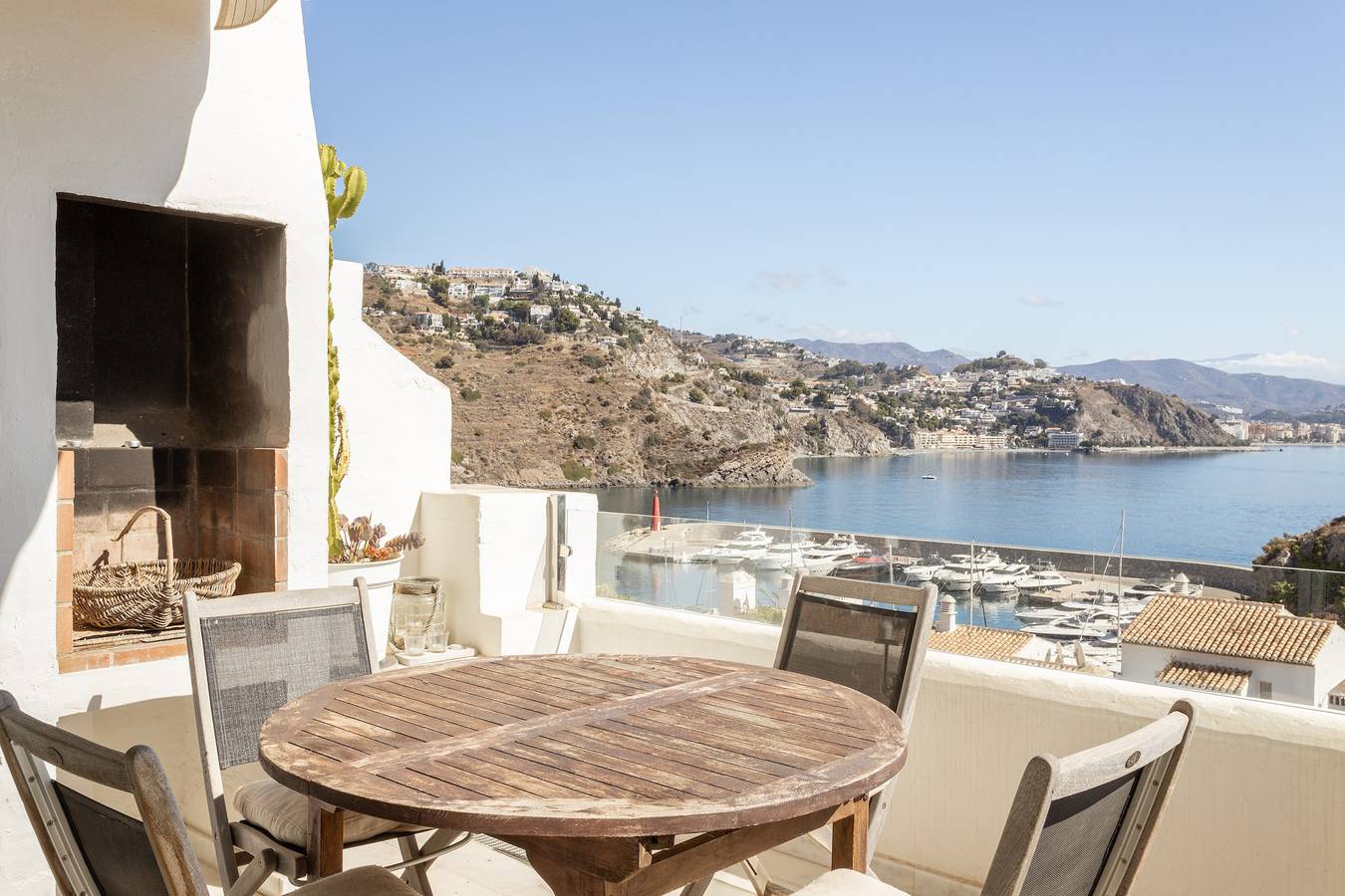 Casa Vacacional "Vista Marina" Cerca de la Playa con Vista al Mar, Wi-Fi y Aire Acondicionado in La Herradura, Almuñecar