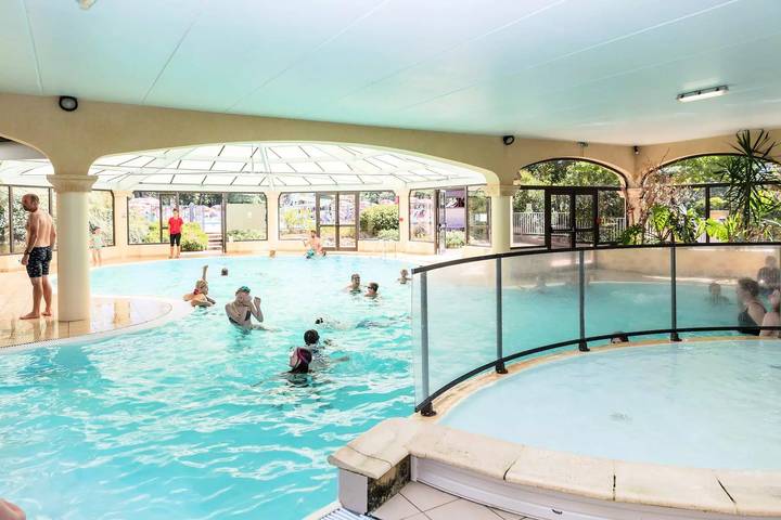 Mobil home pour 6 personnes, avec terrasse et piscine, animaux acceptés à Saint-Avit-de-Vialard